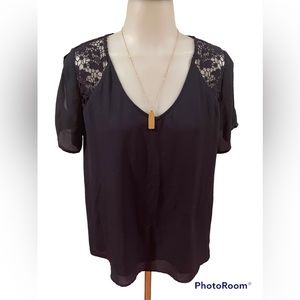 Collective Concepts Women’s Blk Crochet Accent Short Sleeve Top SZ M